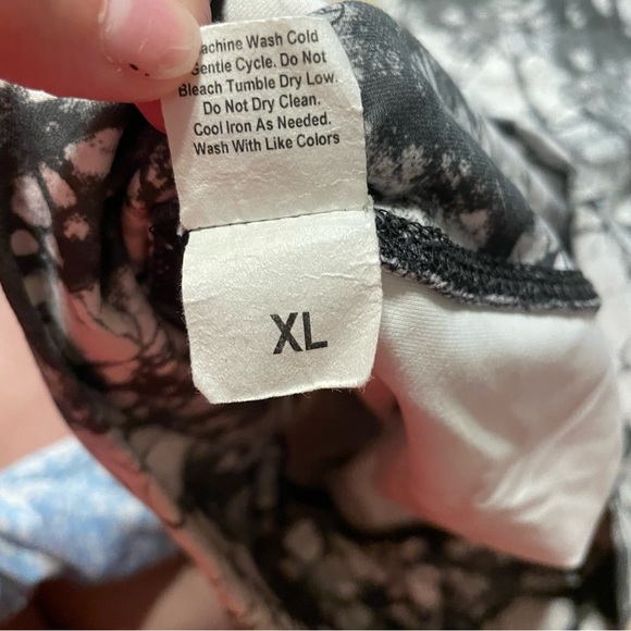 Marble Athletic Capri Leggings - Picture 4 of 5